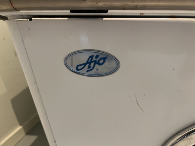 814871-5 Display fridge with blinds