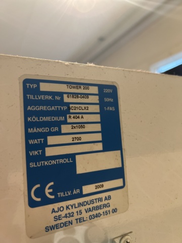 814871-6 Display fridge with blinds