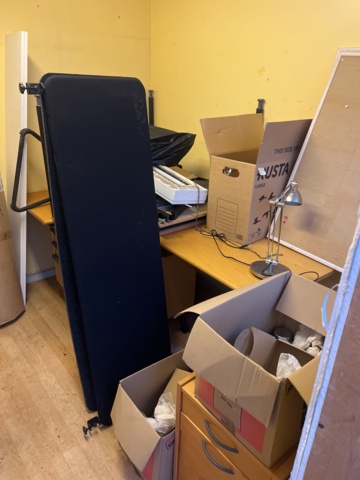 982509-1 Workbench with shelf, chairs and more