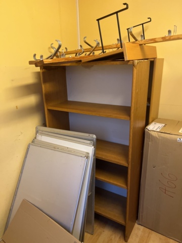 982509-6 Workbench with shelf, chairs and more