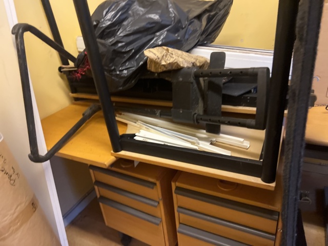 982509-9 Workbench with shelf, chairs and more