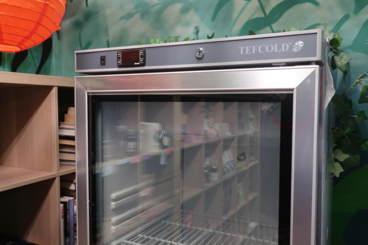 954351-12 Freezer, display, Tefcold UF400 VSG P