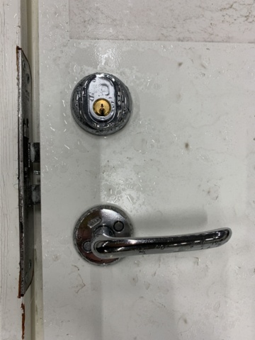 983709-4 Lot with doors