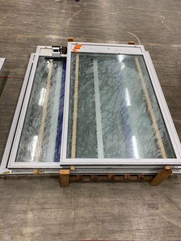 983709-7 Lot with doors