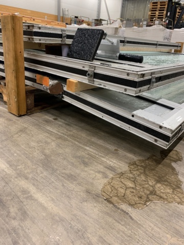 983709-10 Lot with doors