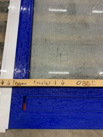 983709-13 Lot with doors