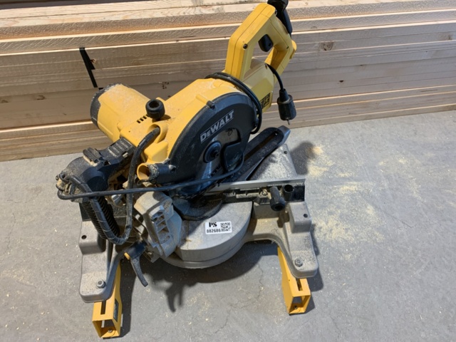 882686-6 Cut and miter saw DeWalt DW770 with stand 2.5 meters
