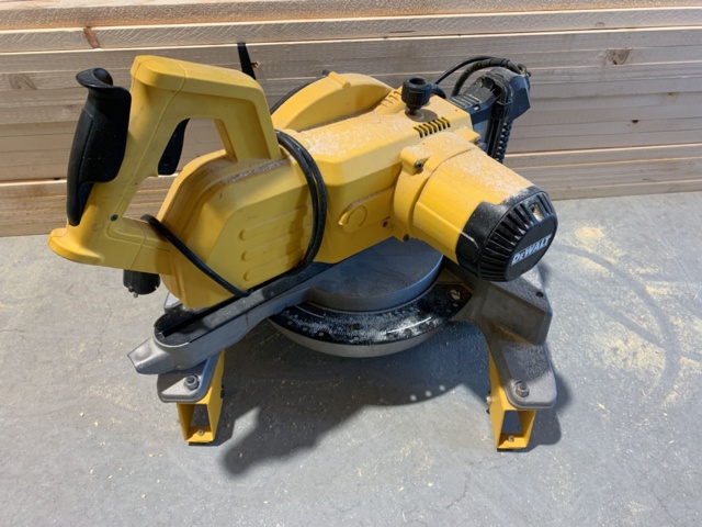 882686-7 Cut and miter saw DeWalt DW770 with stand 2.5 meters