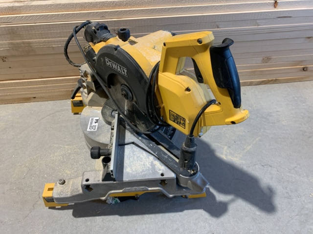 882686-8 Cut and miter saw DeWalt DW770 with stand 2.5 meters