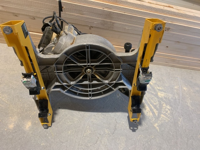 882686-10 Cut and miter saw DeWalt DW770 with stand 2.5 meters