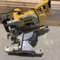 882688-1 Cut and miter saw DeWalt DWS777