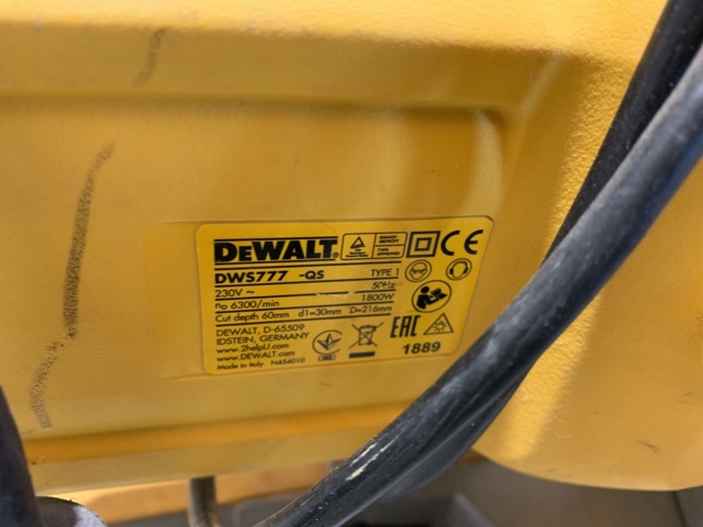 882688-2 Cut and miter saw DeWalt DWS777