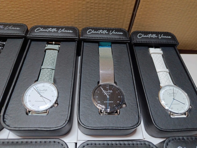 888003-4 18 Pieces Chantelle Vance wristwatch
