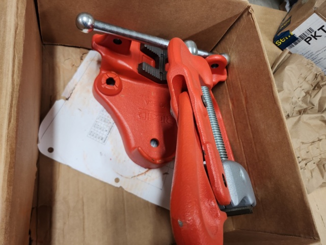 984098-3 Ridgid Bench Mount Pipe Vise 25A ⅛–4" - Shipping Included (L-209)