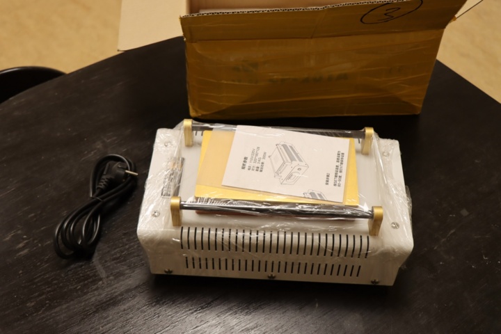 930737-4 Triangle Vacuum LCD Separator