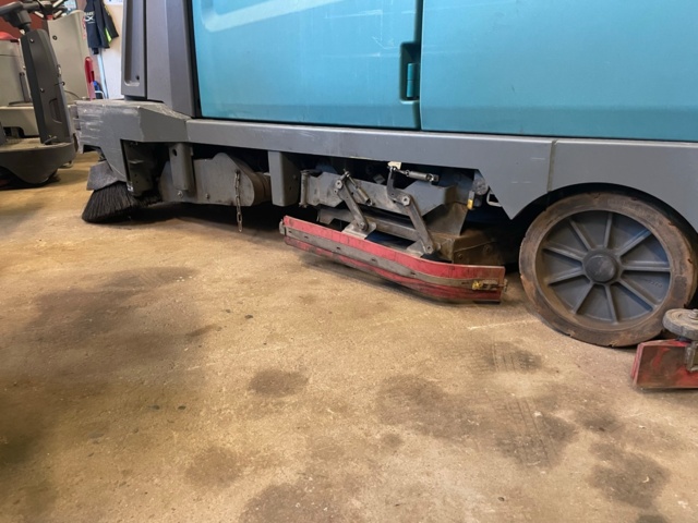 984214-8 Tennant M17