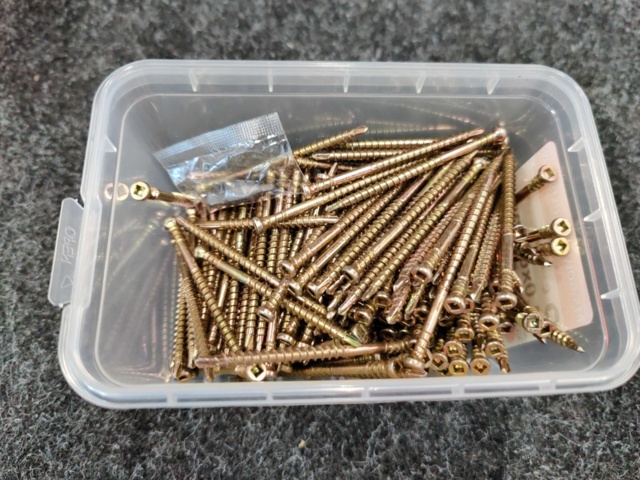 984521-10 Approx. 44,000 pcs. Grabber strip and floor screw 4.0x61 mm