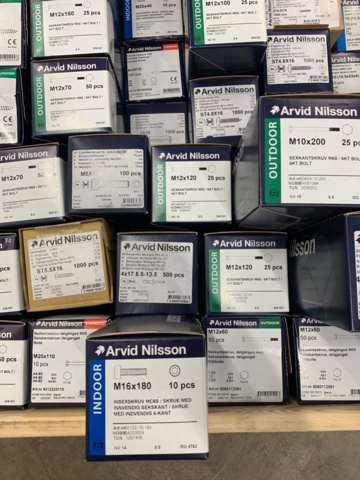 983971-18 Assortment with various screws, bolts etc