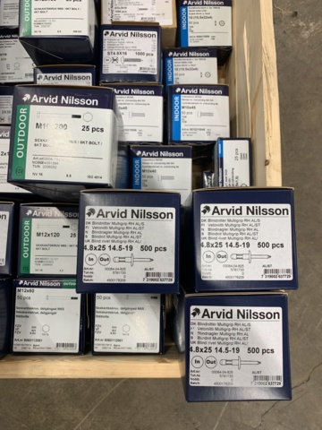 983971-19 Assortment with various screws, bolts etc