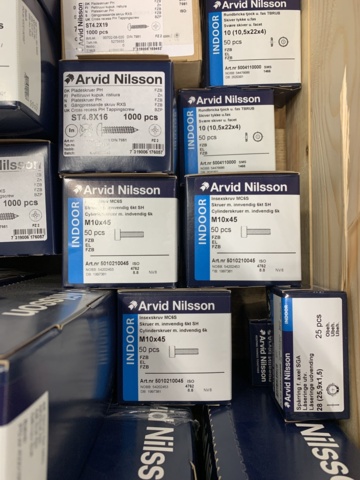 983971-20 Assortment with various screws, bolts etc