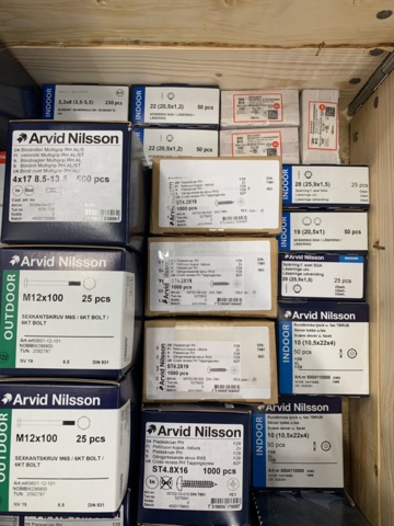 983971-22 Assortment with various screws, bolts etc