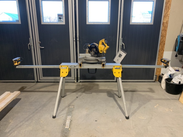 882686-3 Cut and miter saw DeWalt DW770 with stand 2.5 meters