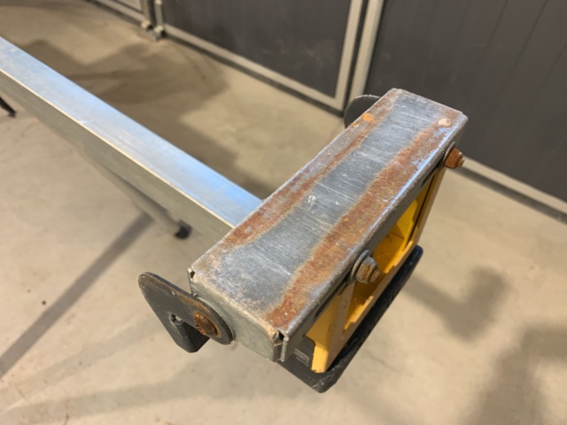 882686-11 Cut and miter saw DeWalt DW770 with stand 2.5 meters