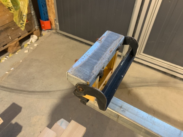 882686-12 Cut and miter saw DeWalt DW770 with stand 2.5 meters