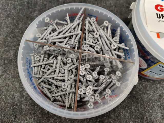 984532-5 About 16,000 universal screw Grabber