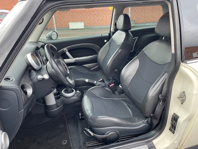 944892-10 MINI Cooper S - 2006
