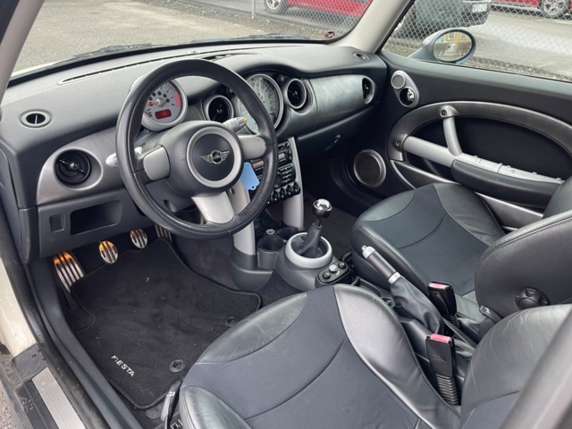 944892-11 MINI Cooper S - 2006