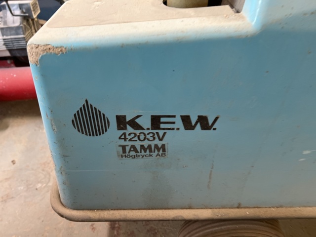 921839-6 Hot water washing machine KEW 4203V with accessories