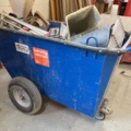 921846-1 Tippcontainer på hjul samt diverse verktyg