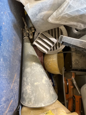 921846-5 Tippcontainer på hjul samt diverse verktyg