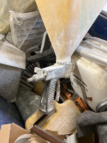 921846-6 Tippcontainer på hjul samt diverse verktyg