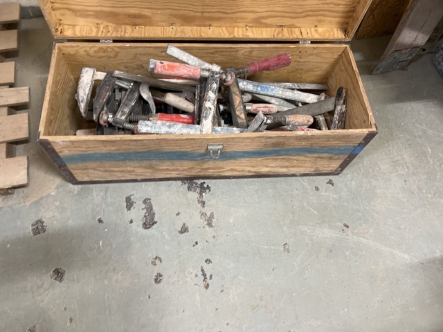 921846-9 Tippcontainer på hjul samt diverse verktyg
