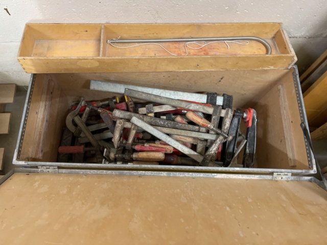 921846-10 Tippcontainer på hjul samt diverse verktyg