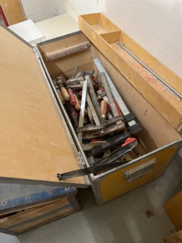 921846-11 Tippcontainer på hjul samt diverse verktyg