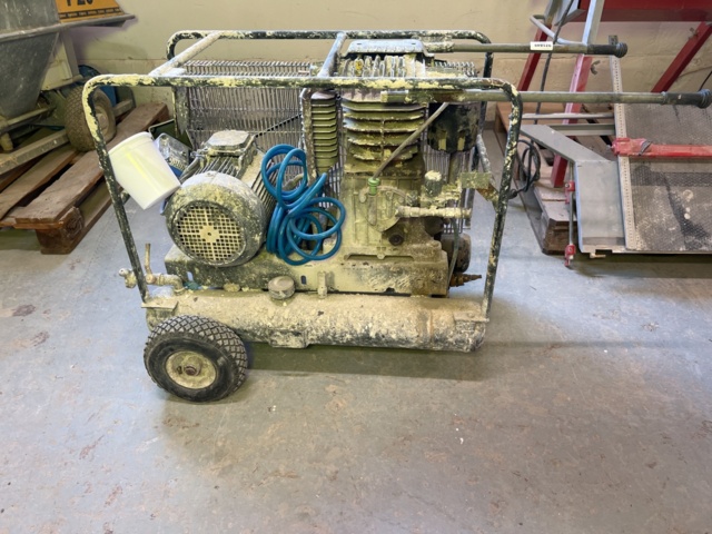 921849-1 Compressor on wheels