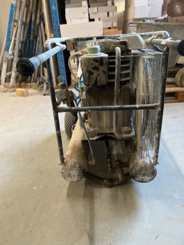 921849-3 Compressor on wheels