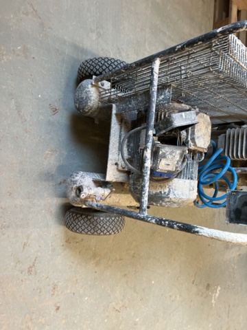 921849-5 Compressor on wheels