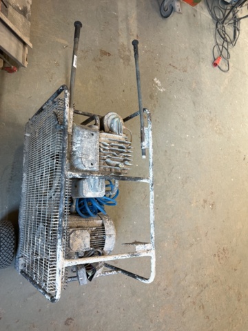 921849-7 Compressor on wheels