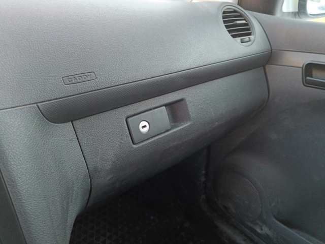 928785-85 Volkswagen Caddy 1.6 TDI -2011