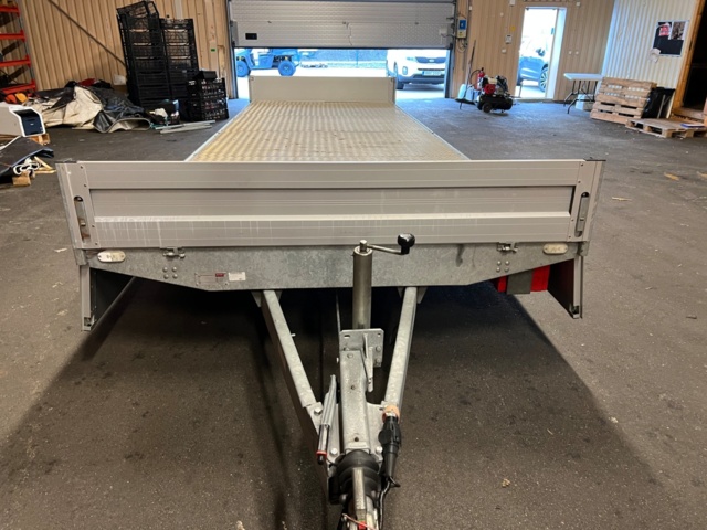 953241-12 Westbay Donna B2 2016