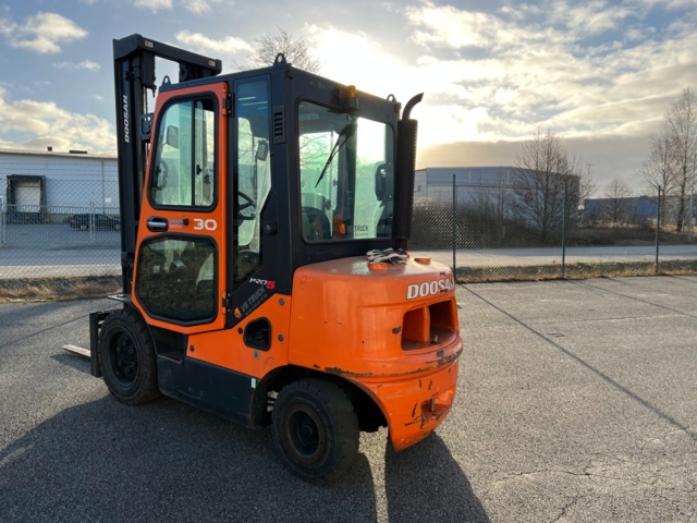 953252-2 Diesel truck Doosan D30S-5 -2010 (2940 h)