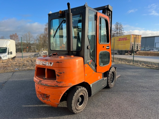 953252-4 Diesel truck Doosan D30S-5 -2010 (2940 h)