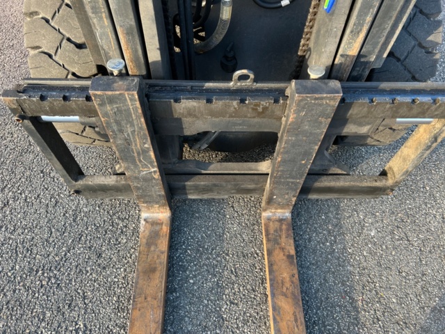 953252-11 Diesel truck Doosan D30S-5 -2010 (2940 h)