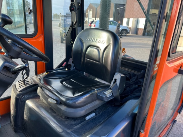 953252-14 Diesel truck Doosan D30S-5 -2010 (2940 h)