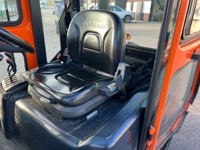 953252-16 Diesel truck Doosan D30S-5 -2010 (2940 h)