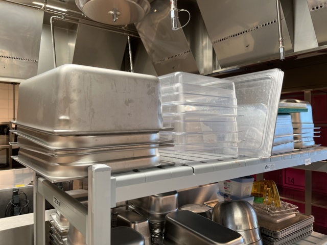 921075-6 Modular shelf with a large collection of restaurant accessories (canteens, tins, scales, etc.).